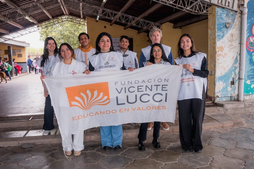 Volunteers in action, Benjamin Visser, Gabriela Juarez, Melisa Mansilla and external volunteers.